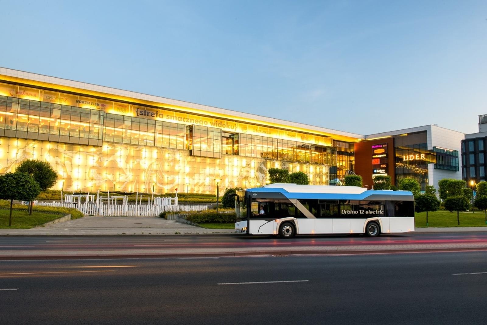 Zdjęcie w galerii na portalu naszraciborz.pl: Cztery elektryczne Solarisy dla Raciborza. Miejska spółka inwestuje w ekologiczny transport [FOTO] wiadomości z regionu