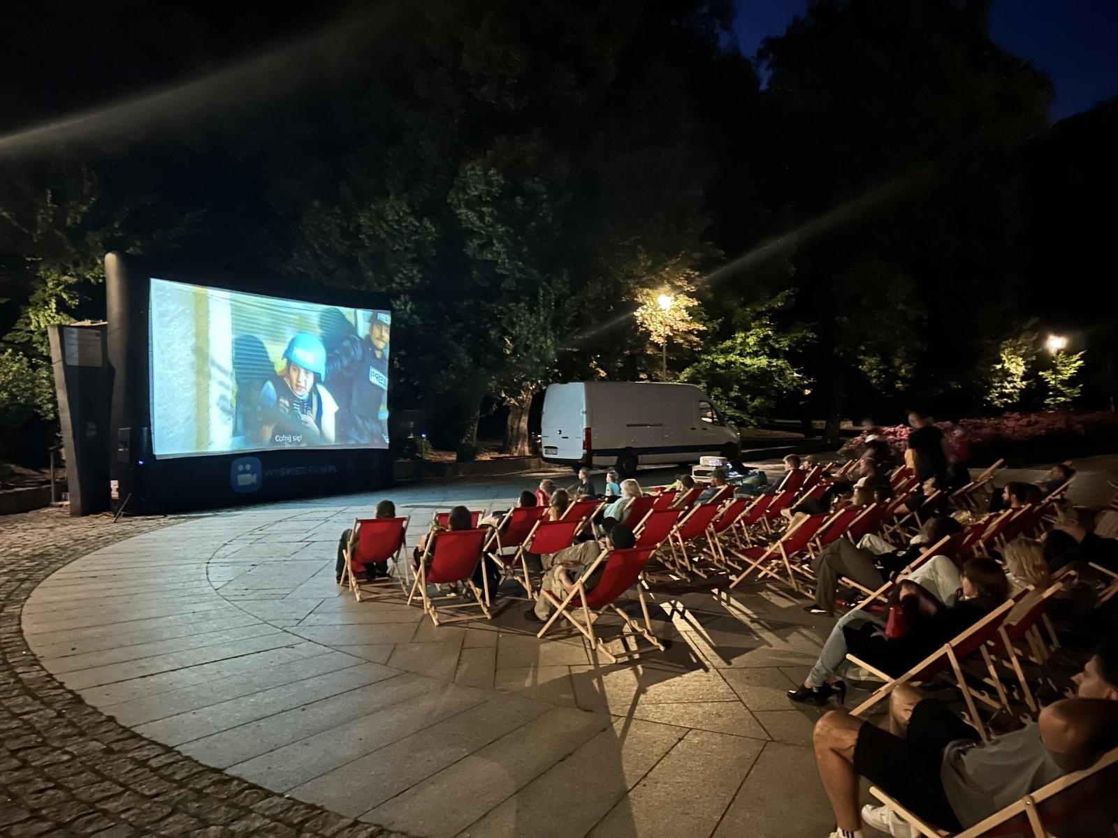 Zdjęcie w galerii na portalu naszraciborz.pl: Civil War pod gwiazdami – ruszyło Kino Plenerowe w Parku Roth wiadomości z regionu