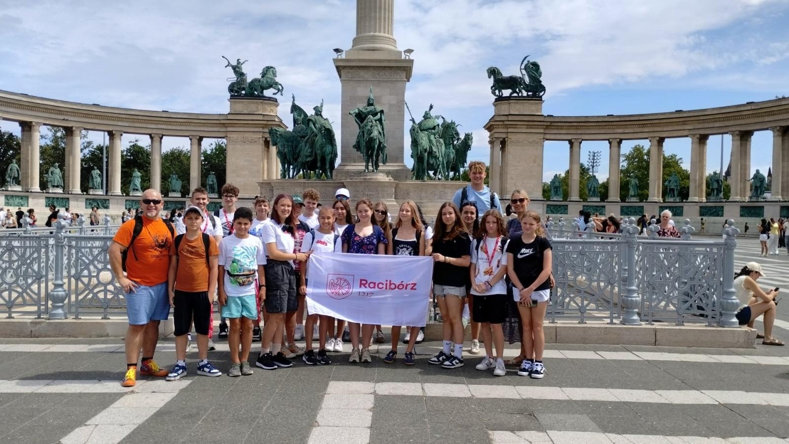Zdjęcie w galerii na portalu naszraciborz.pl: Raciborska młodzież z wizytą na Węgrzech. Międzynarodowy obóz w Zugló i Soltvadkert wiadomości z regionu