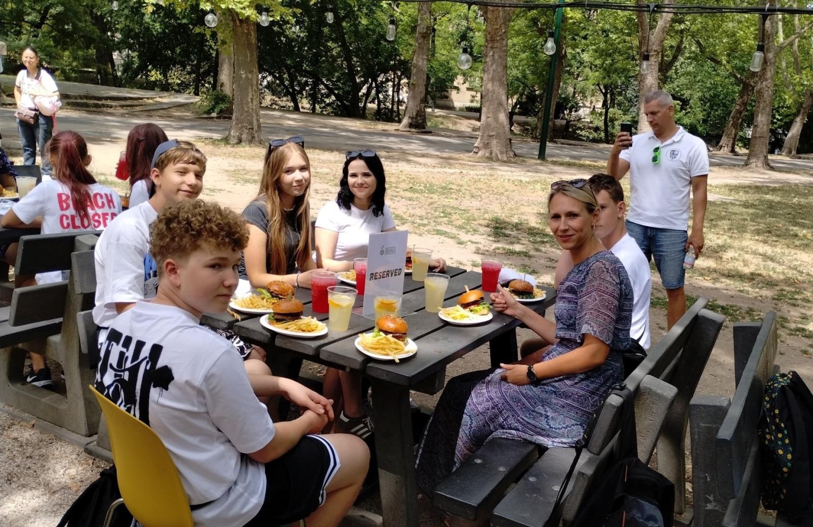 Zdjęcie w galerii na portalu naszraciborz.pl: Raciborska młodzież z wizytą na Węgrzech. Międzynarodowy obóz w Zugló i Soltvadkert wiadomości z regionu