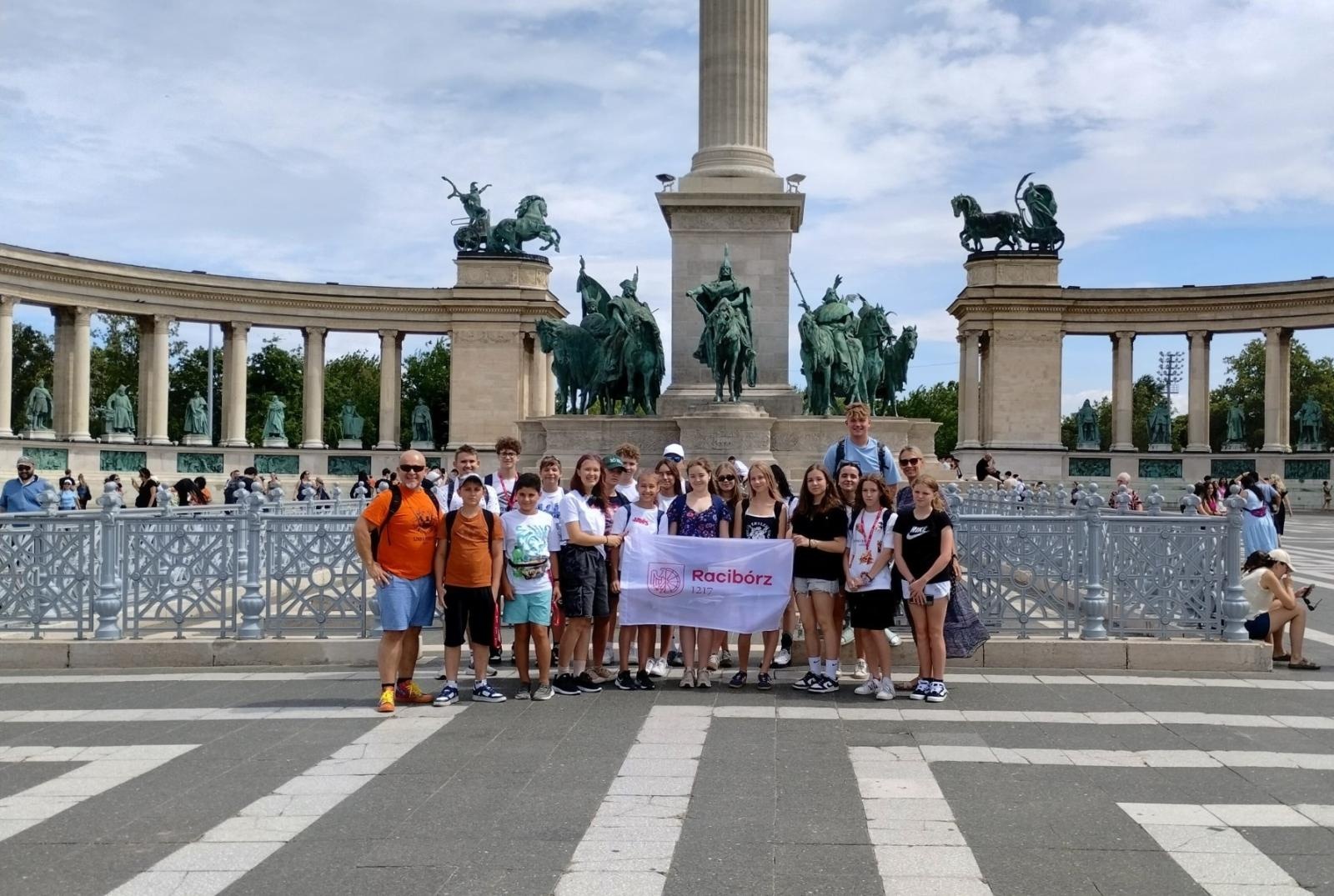 Zdjęcie w galerii na portalu naszraciborz.pl: Raciborska młodzież z wizytą na Węgrzech. Międzynarodowy obóz w Zugló i Soltvadkert wiadomości z regionu
