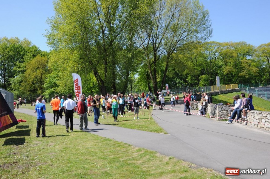 Zdjęcie w galerii na portalu naszraciborz.pl: Cała Polska biega z mapą wiadomości z regionu