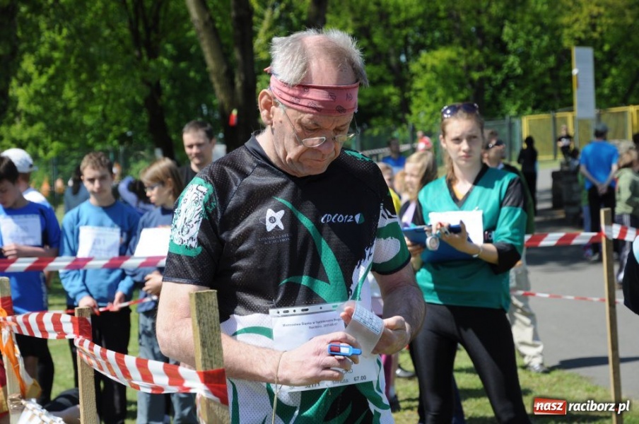 Zdjęcie w galerii na portalu naszraciborz.pl: Cała Polska biega z mapą wiadomości z regionu