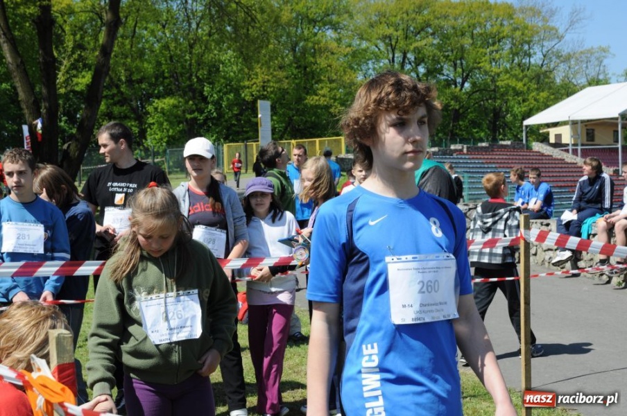 Zdjęcie w galerii na portalu naszraciborz.pl: Cała Polska biega z mapą wiadomości z regionu