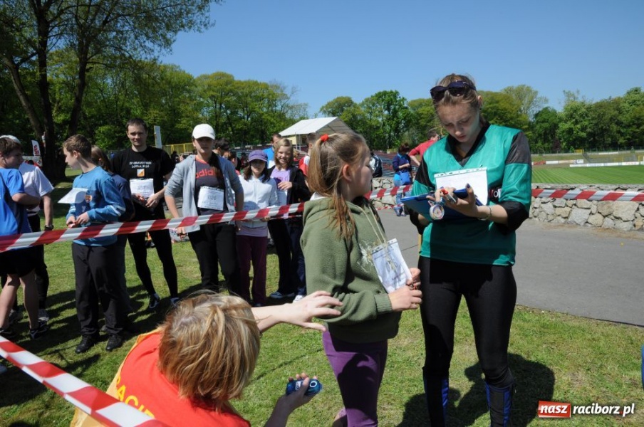 Zdjęcie w galerii na portalu naszraciborz.pl: Cała Polska biega z mapą wiadomości z regionu