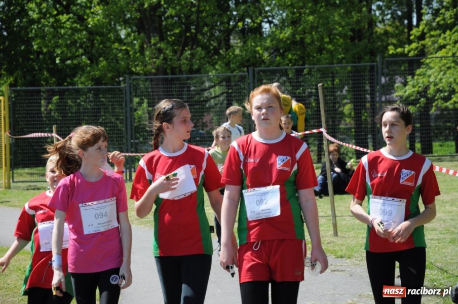 Zdjęcie w galerii na portalu naszraciborz.pl: Cała Polska biega z mapą wiadomości z regionu
