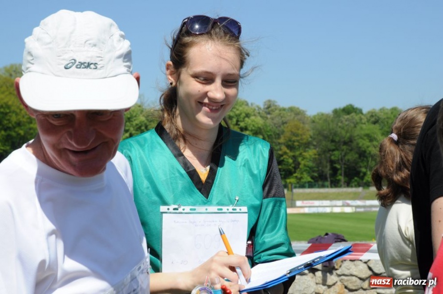 Zdjęcie w galerii na portalu naszraciborz.pl: Cała Polska biega z mapą wiadomości z regionu
