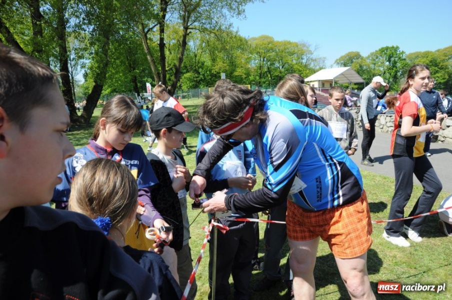 Zdjęcie w galerii na portalu naszraciborz.pl: Cała Polska biega z mapą wiadomości z regionu