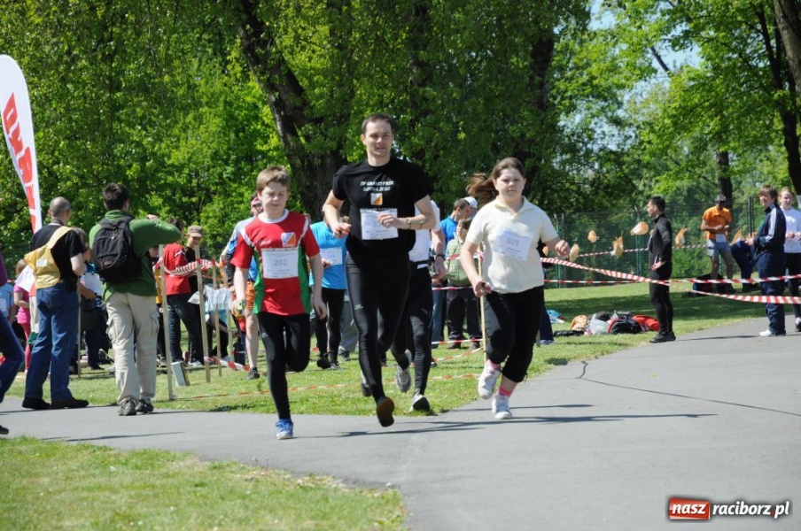 Zdjęcie w galerii na portalu naszraciborz.pl: Cała Polska biega z mapą wiadomości z regionu