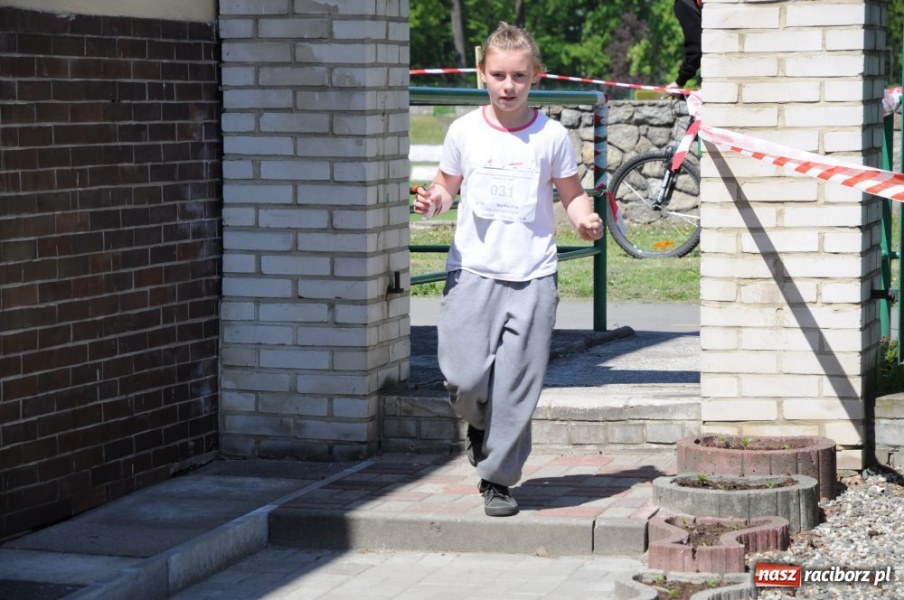 Zdjęcie w galerii na portalu naszraciborz.pl: Cała Polska biega z mapą wiadomości z regionu