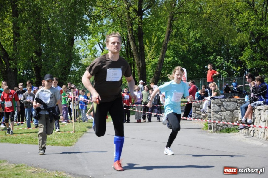 Zdjęcie w galerii na portalu naszraciborz.pl: Cała Polska biega z mapą wiadomości z regionu