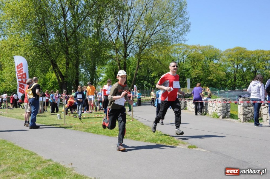 Zdjęcie w galerii na portalu naszraciborz.pl: Cała Polska biega z mapą wiadomości z regionu