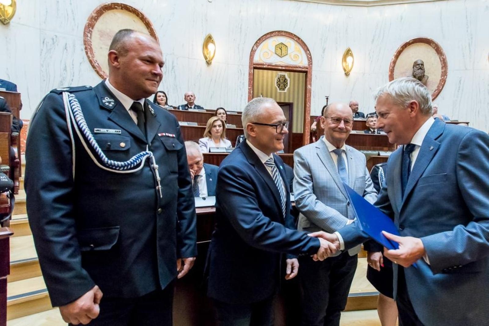 Zdjęcie w galerii na portalu naszraciborz.pl: Nowoczesne wozy dla OSP Maków i Owiszcze. 33 jednostki z regionu zyskają nowy sprzęt wiadomości z regionu