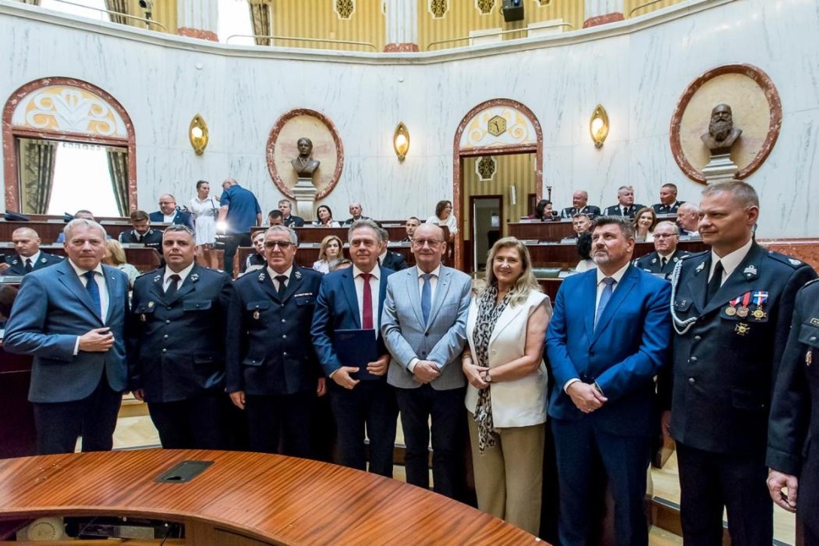 Zdjęcie w galerii na portalu naszraciborz.pl: Nowoczesne wozy dla OSP Maków i Owiszcze. 33 jednostki z regionu zyskają nowy sprzęt wiadomości z regionu
