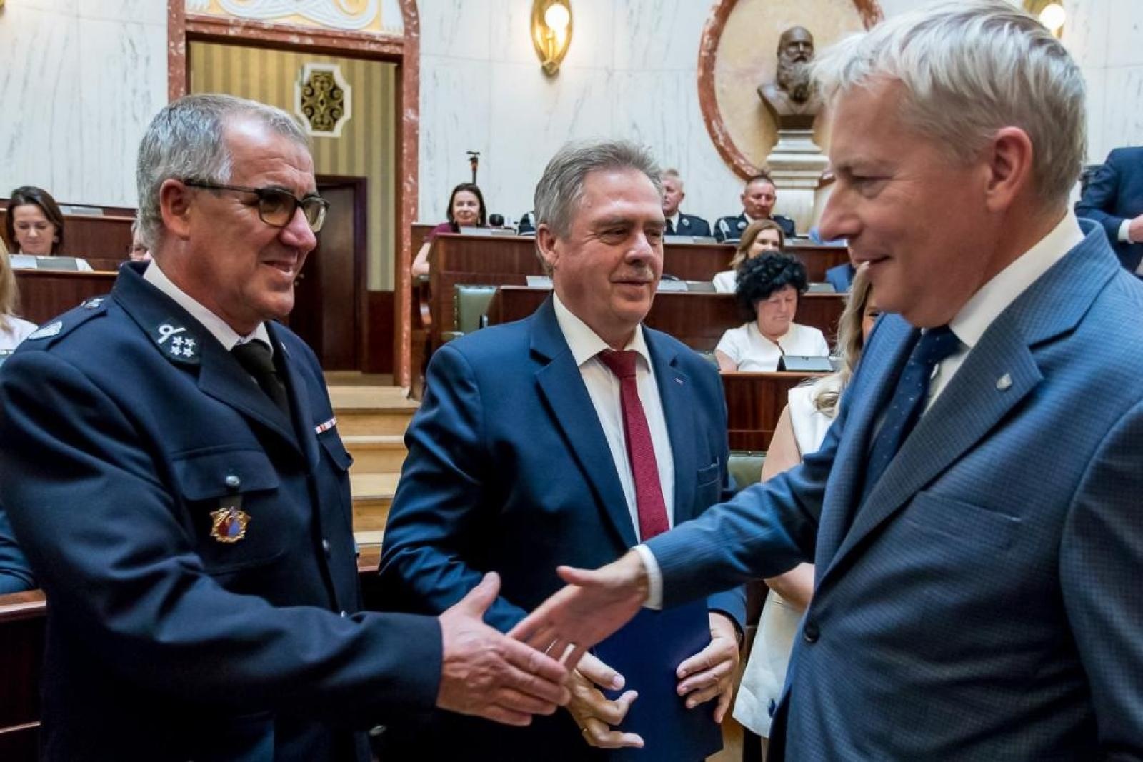 Zdjęcie w galerii na portalu naszraciborz.pl: Nowoczesne wozy dla OSP Maków i Owiszcze. 33 jednostki z regionu zyskają nowy sprzęt wiadomości z regionu