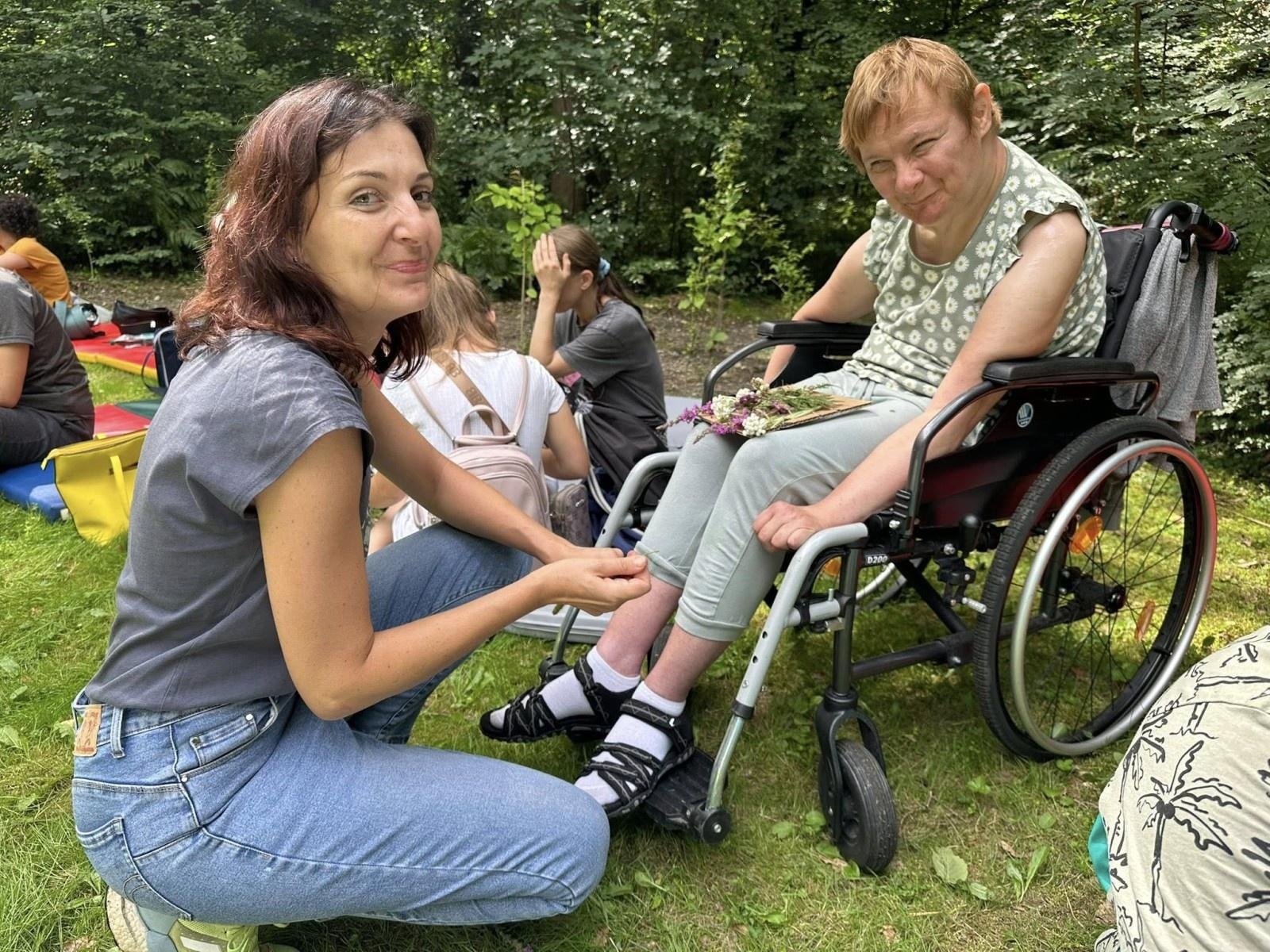 Zdjęcie w galerii na portalu naszraciborz.pl: Podopieczni Warsztatu Terapii Zajęciowej odwiedzili Arboretum Bramy Morawskiej wiadomości z regionu