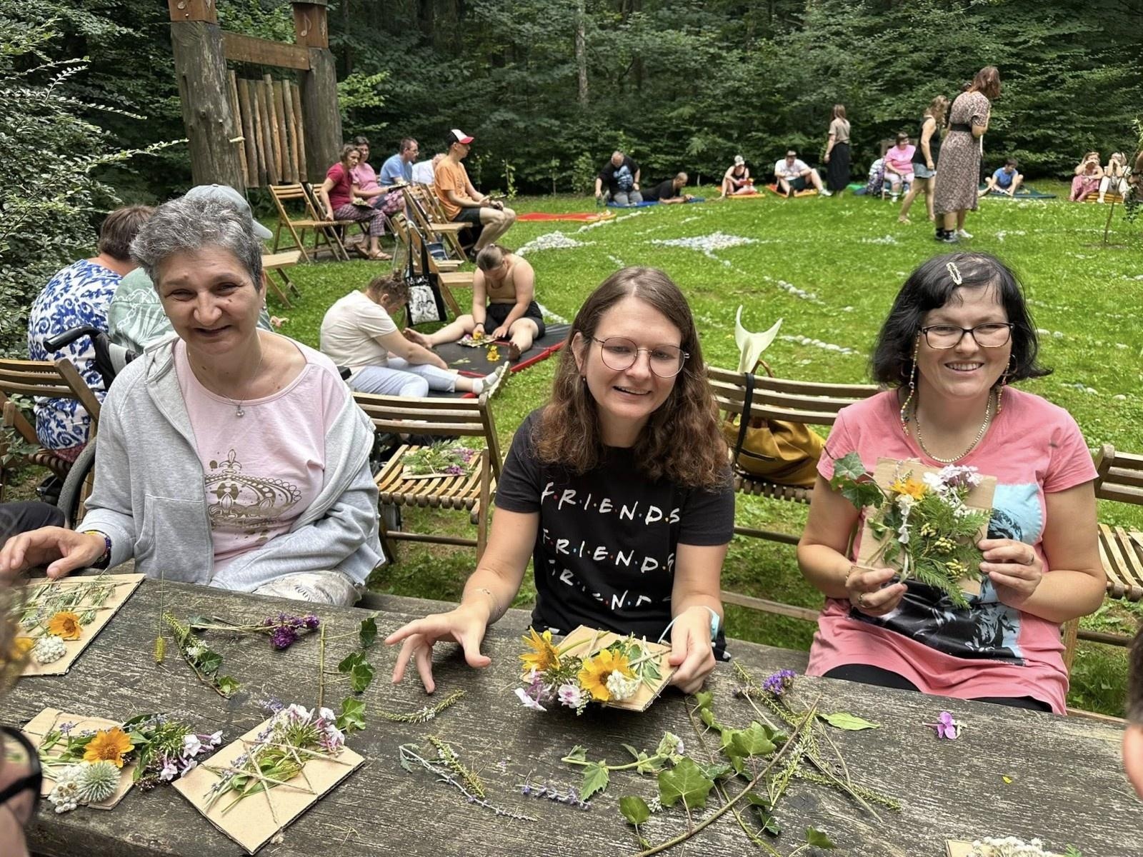 Zdjęcie w galerii na portalu naszraciborz.pl: Podopieczni Warsztatu Terapii Zajęciowej odwiedzili Arboretum Bramy Morawskiej wiadomości z regionu