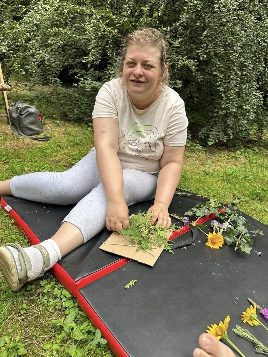 Zdjęcie w galerii na portalu naszraciborz.pl: Podopieczni Warsztatu Terapii Zajęciowej odwiedzili Arboretum Bramy Morawskiej wiadomości z regionu