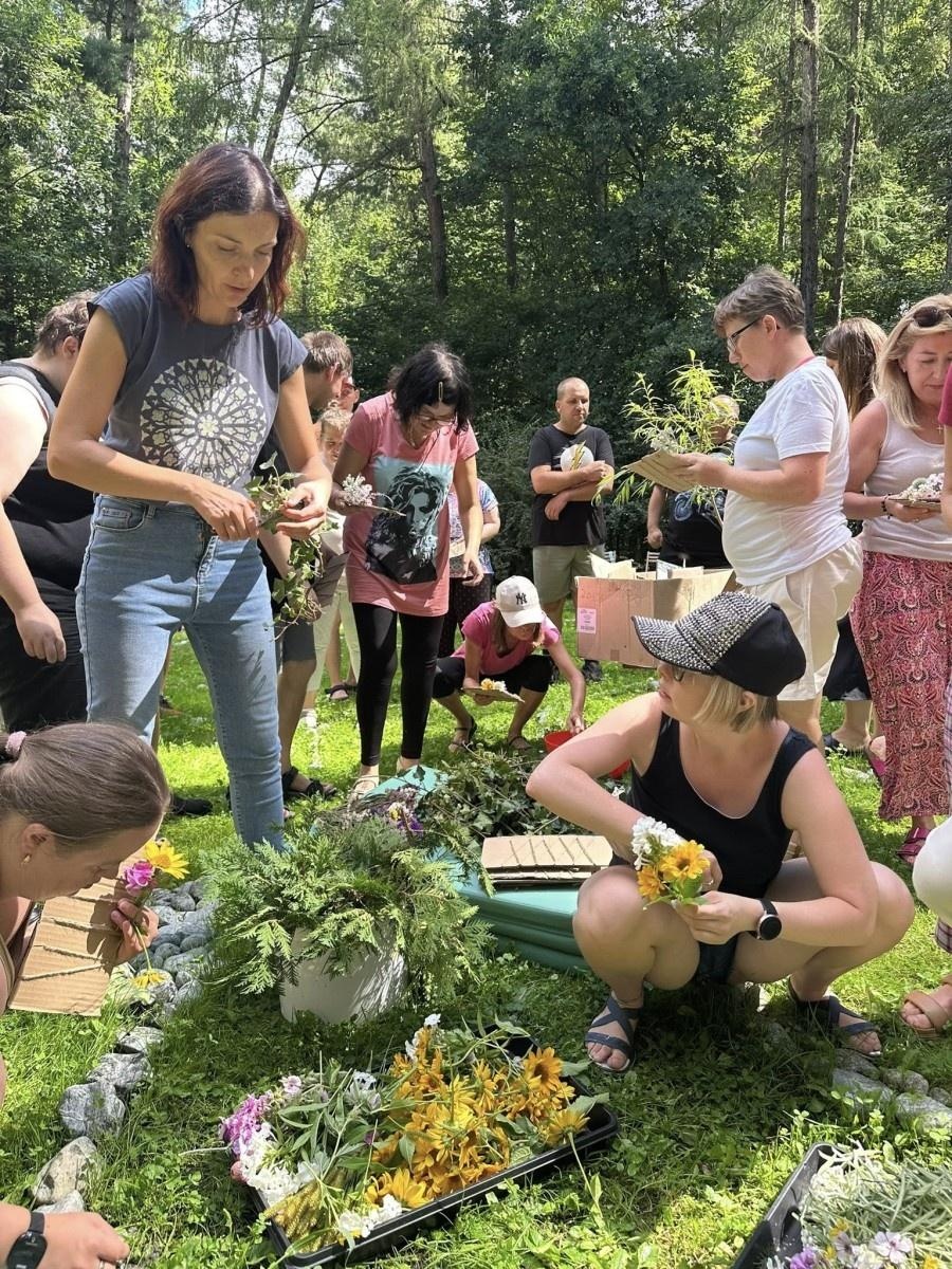Zdjęcie w galerii na portalu naszraciborz.pl: Podopieczni Warsztatu Terapii Zajęciowej odwiedzili Arboretum Bramy Morawskiej wiadomości z regionu