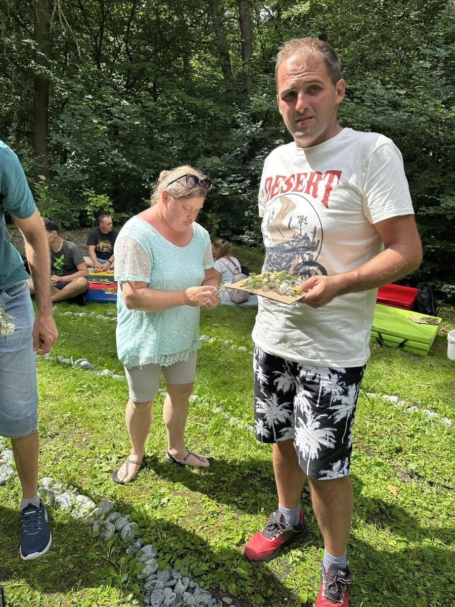 Zdjęcie w galerii na portalu naszraciborz.pl: Podopieczni Warsztatu Terapii Zajęciowej odwiedzili Arboretum Bramy Morawskiej wiadomości z regionu