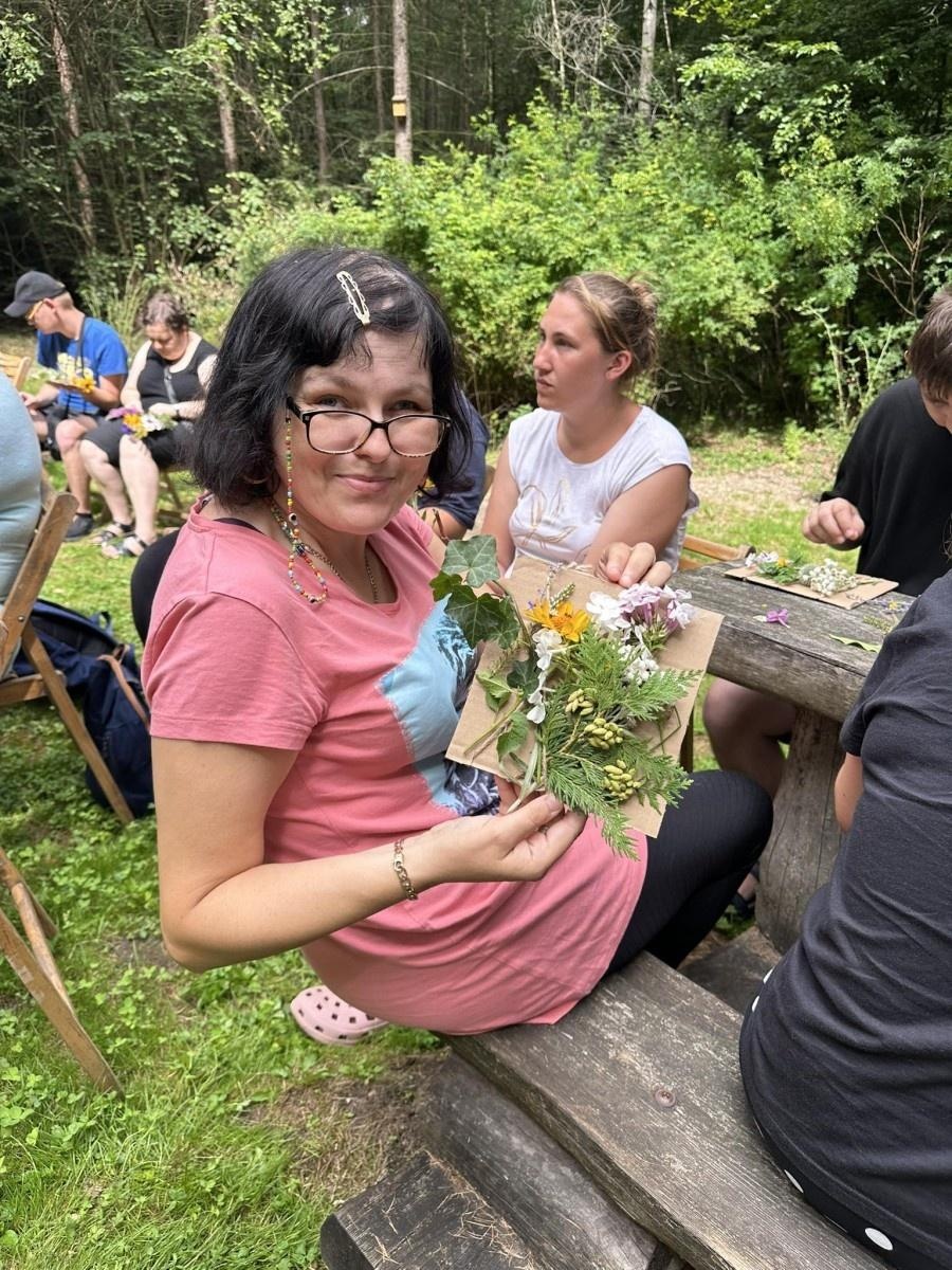 Zdjęcie w galerii na portalu naszraciborz.pl: Podopieczni Warsztatu Terapii Zajęciowej odwiedzili Arboretum Bramy Morawskiej wiadomości z regionu