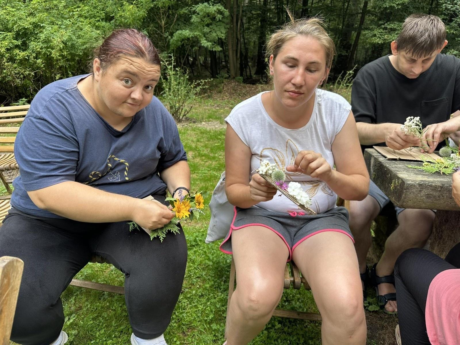Zdjęcie w galerii na portalu naszraciborz.pl: Podopieczni Warsztatu Terapii Zajęciowej odwiedzili Arboretum Bramy Morawskiej wiadomości z regionu