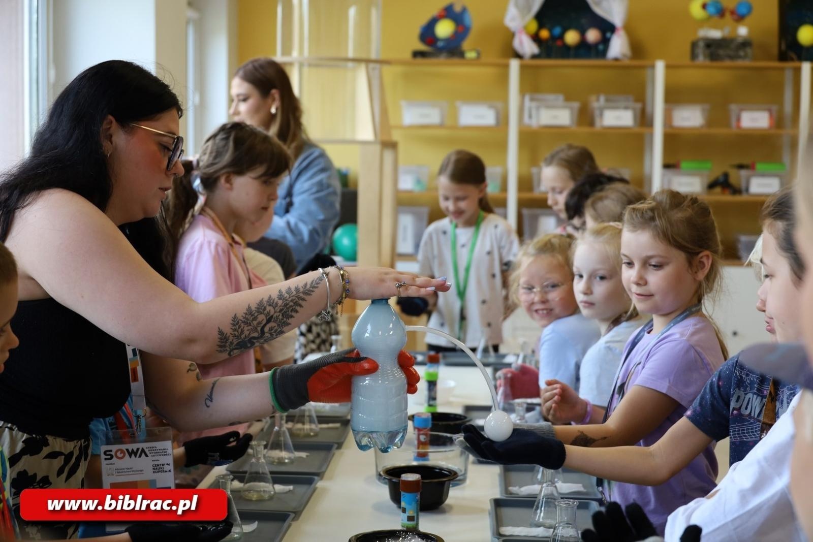 Zdjęcie w galerii na portalu naszraciborz.pl: Z Disneyem i biblioteką dookoła świata - Magiczne Encanto i zamrożone Arendelle wiadomości z regionu