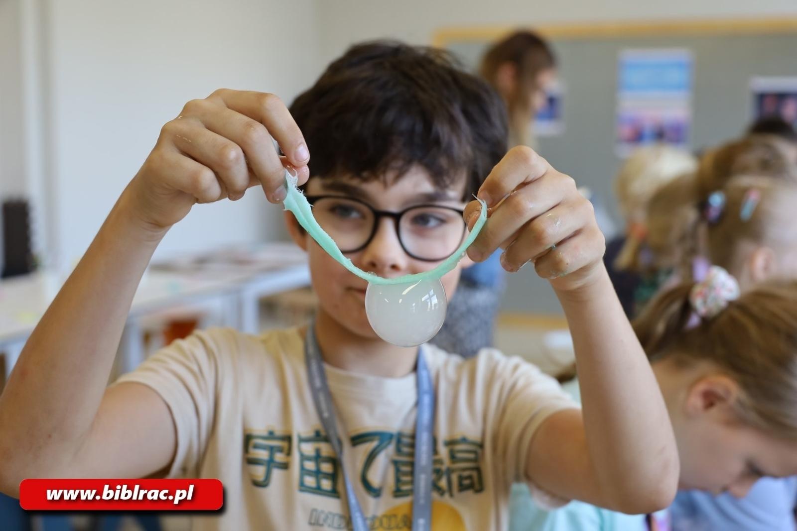 Zdjęcie w galerii na portalu naszraciborz.pl: Z Disneyem i biblioteką dookoła świata - Magiczne Encanto i zamrożone Arendelle wiadomości z regionu