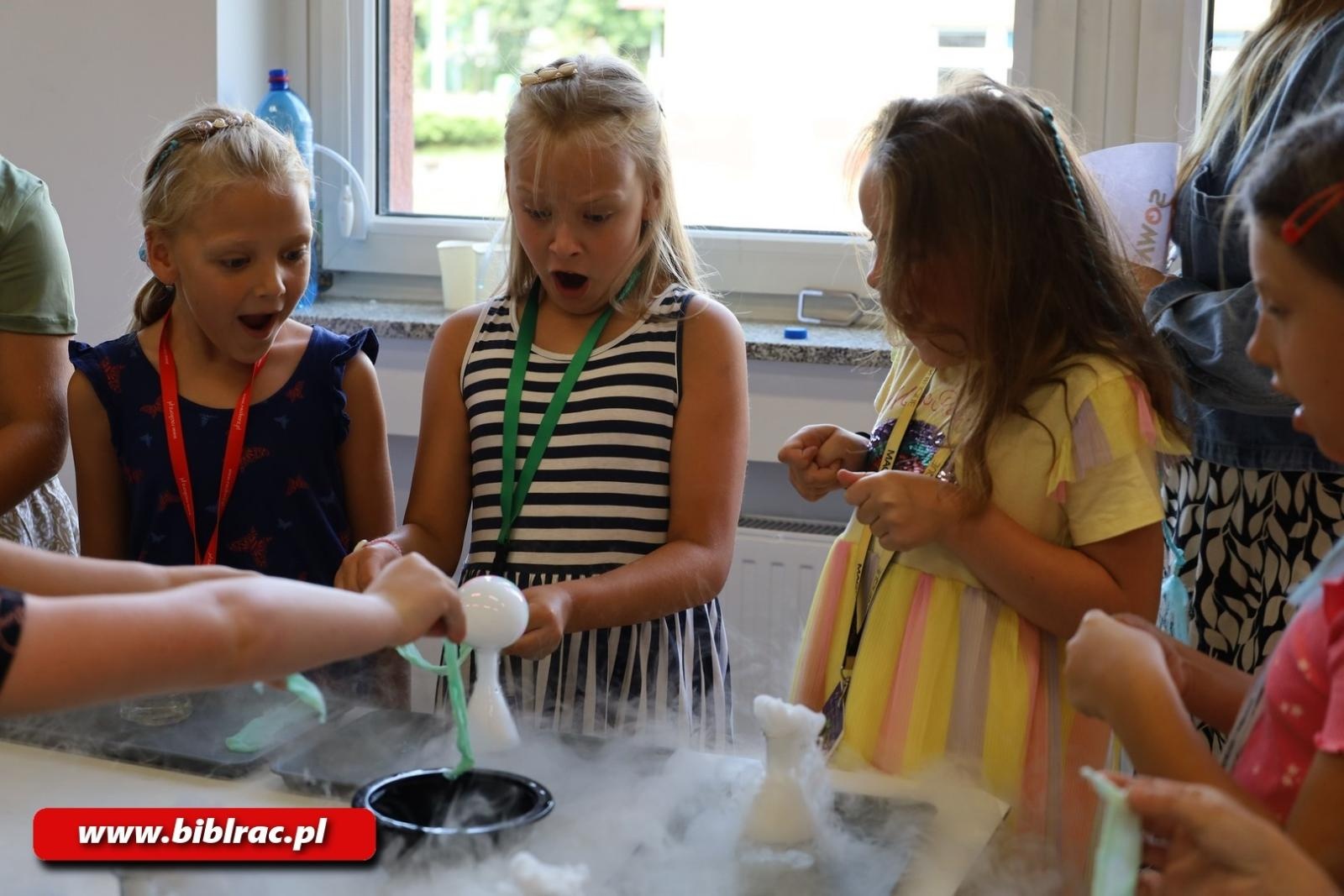 Zdjęcie w galerii na portalu naszraciborz.pl: Z Disneyem i biblioteką dookoła świata - Magiczne Encanto i zamrożone Arendelle wiadomości z regionu