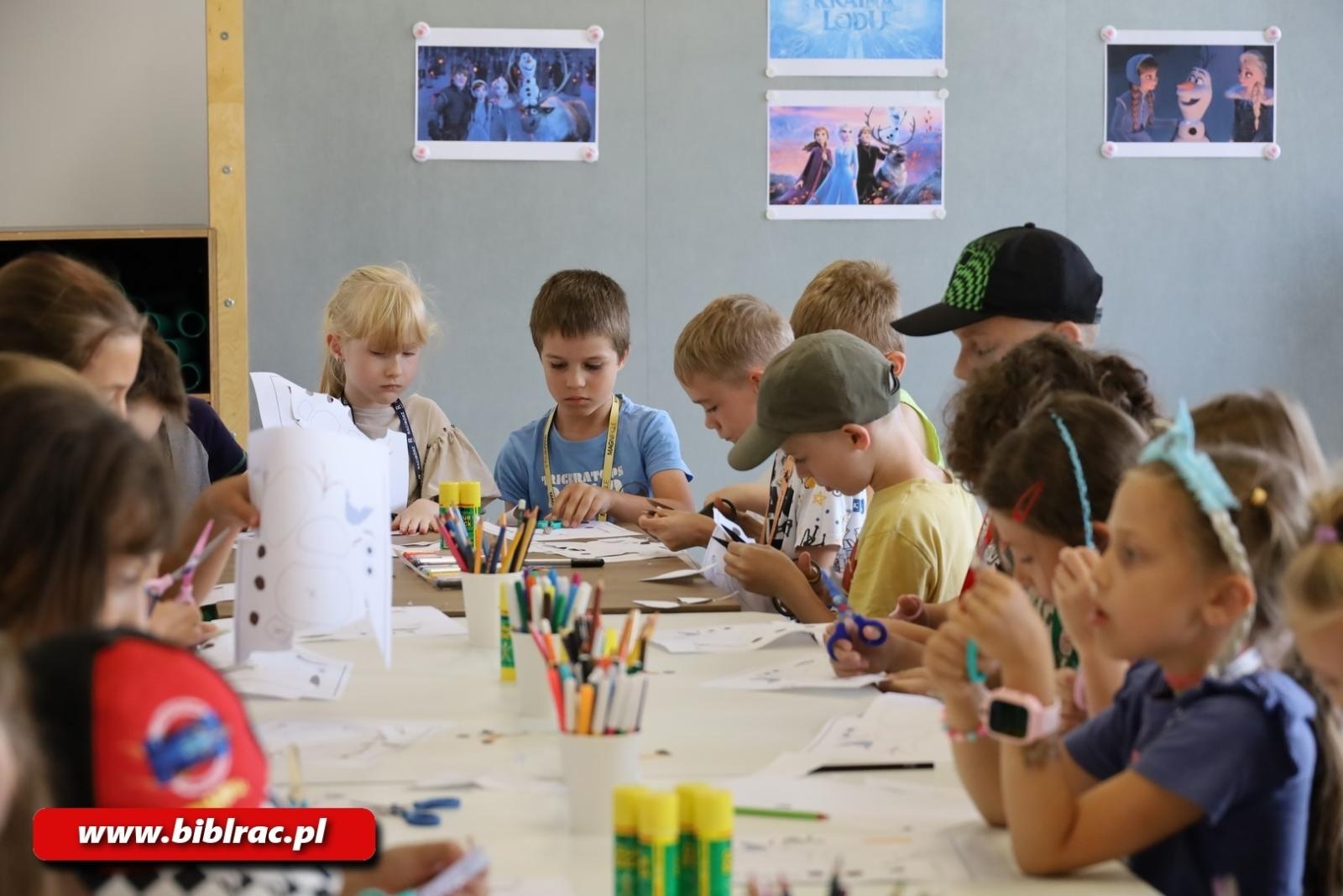 Zdjęcie w galerii na portalu naszraciborz.pl: Z Disneyem i biblioteką dookoła świata - Magiczne Encanto i zamrożone Arendelle wiadomości z regionu