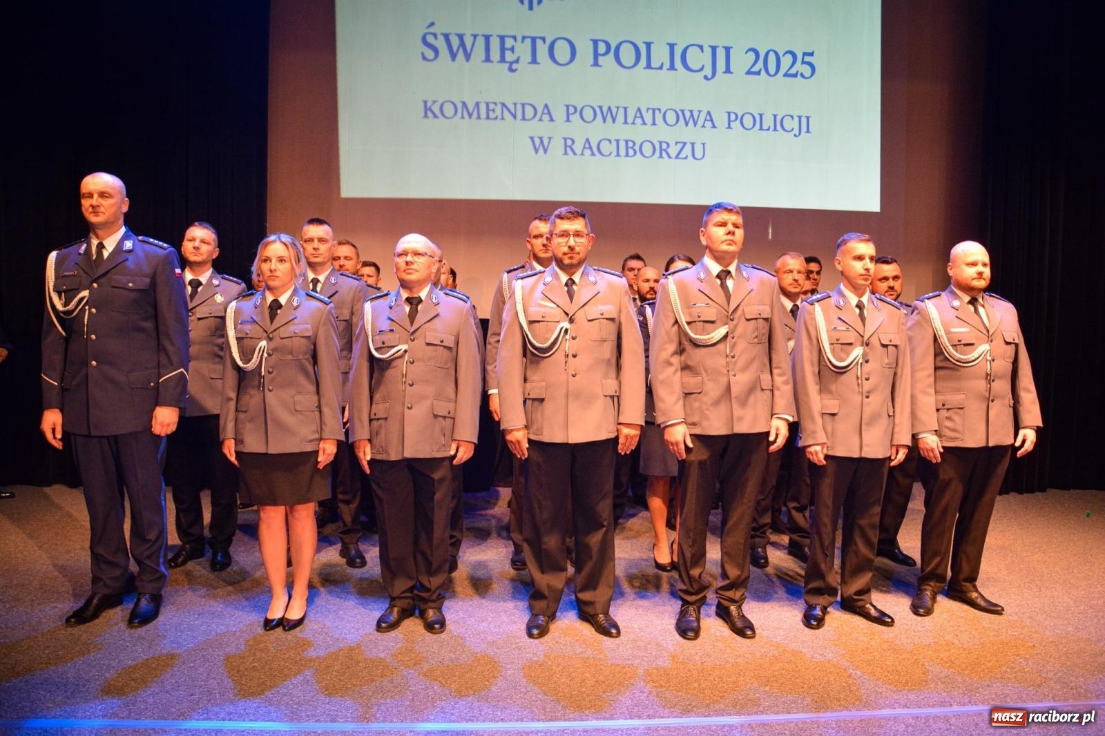Zdjęcie w galerii na portalu naszraciborz.pl: Raciborskie obchody Święta Policji w 100-lecie służby kobiet – awanse, odznaczenia i podziękowania wiadomości z regionu