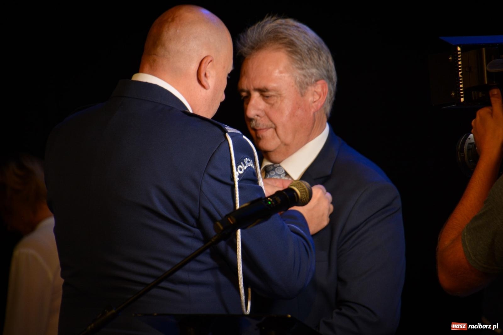 Zdjęcie w galerii na portalu naszraciborz.pl: Raciborskie obchody Święta Policji w 100-lecie służby kobiet – awanse, odznaczenia i podziękowania wiadomości z regionu