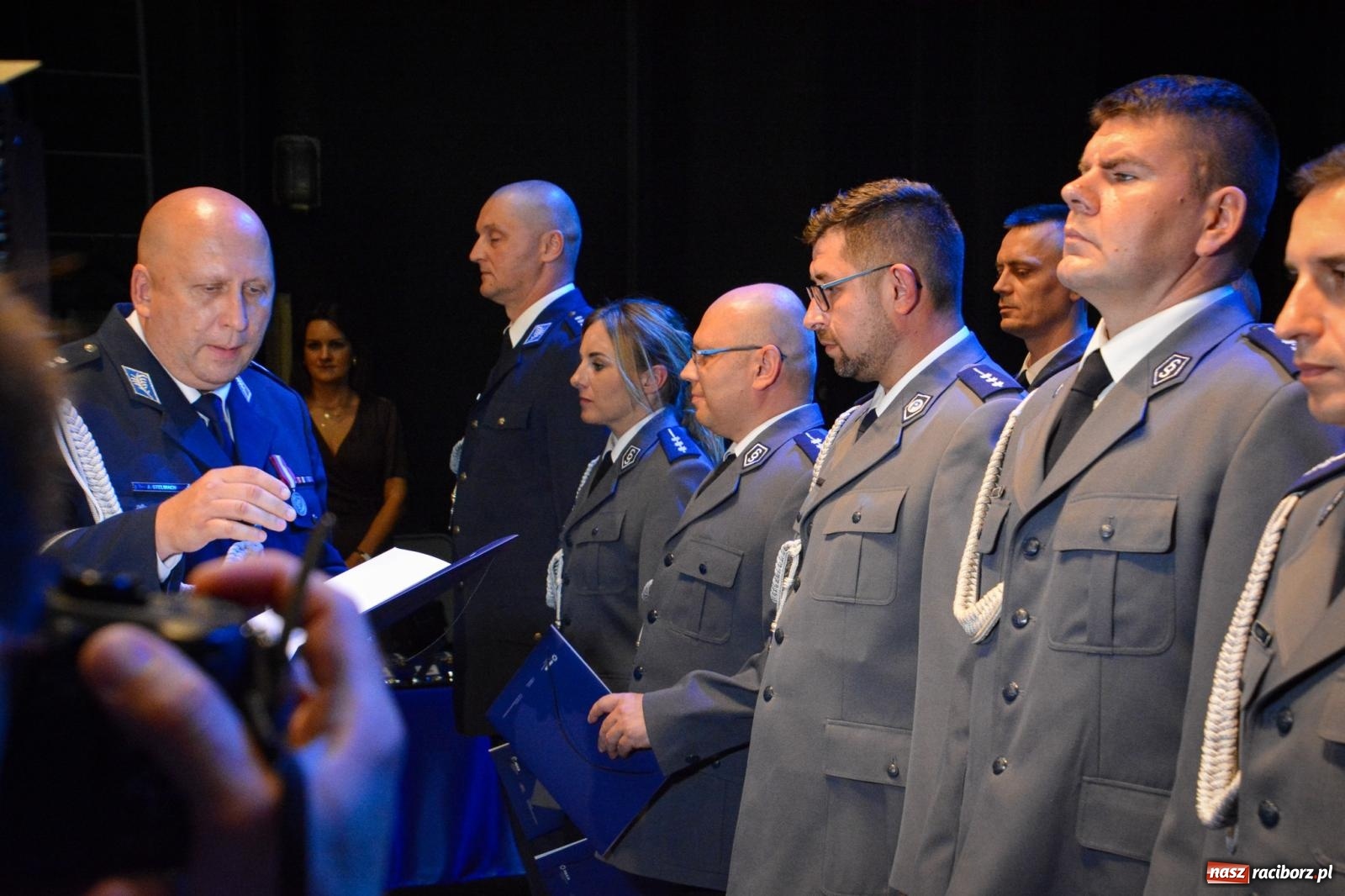 Zdjęcie w galerii na portalu naszraciborz.pl: Raciborskie obchody Święta Policji w 100-lecie służby kobiet – awanse, odznaczenia i podziękowania wiadomości z regionu