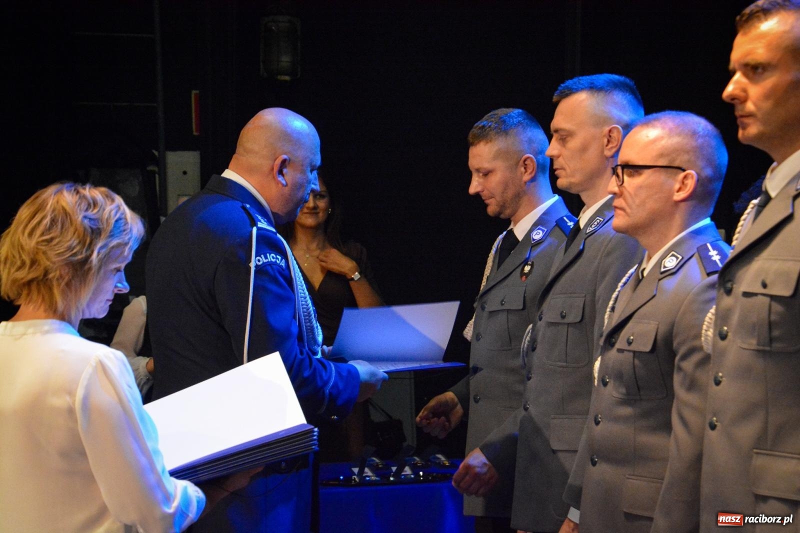 Zdjęcie w galerii na portalu naszraciborz.pl: Raciborskie obchody Święta Policji w 100-lecie służby kobiet – awanse, odznaczenia i podziękowania wiadomości z regionu