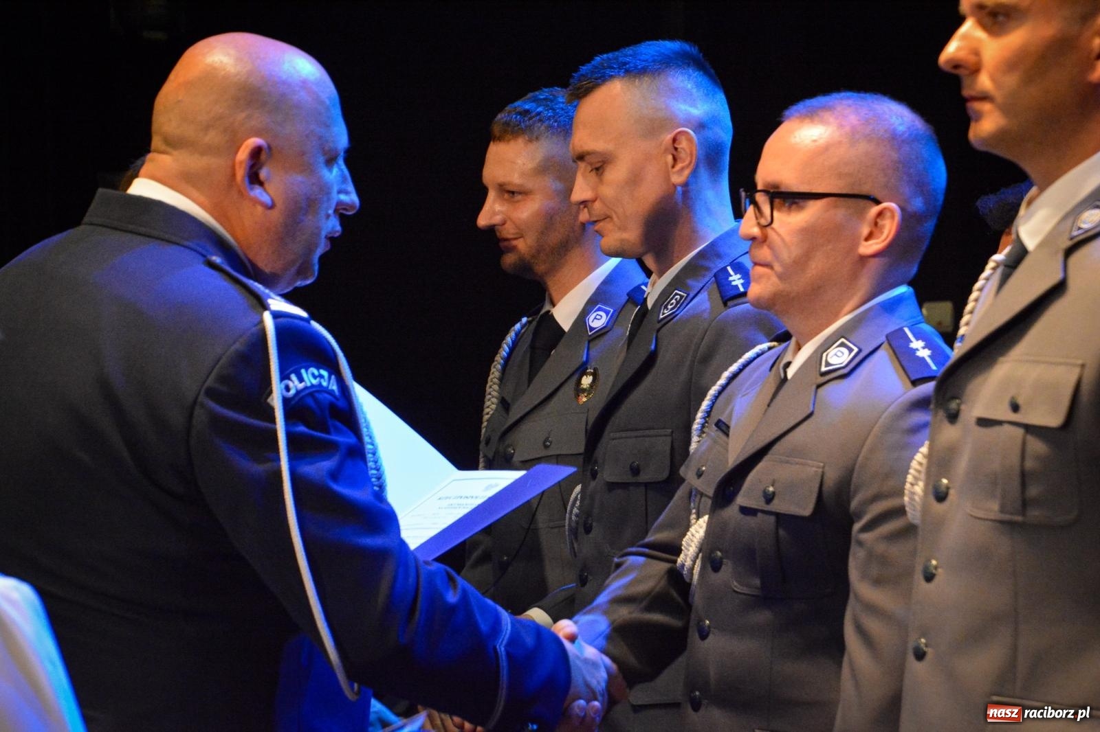 Zdjęcie w galerii na portalu naszraciborz.pl: Raciborskie obchody Święta Policji w 100-lecie służby kobiet – awanse, odznaczenia i podziękowania wiadomości z regionu