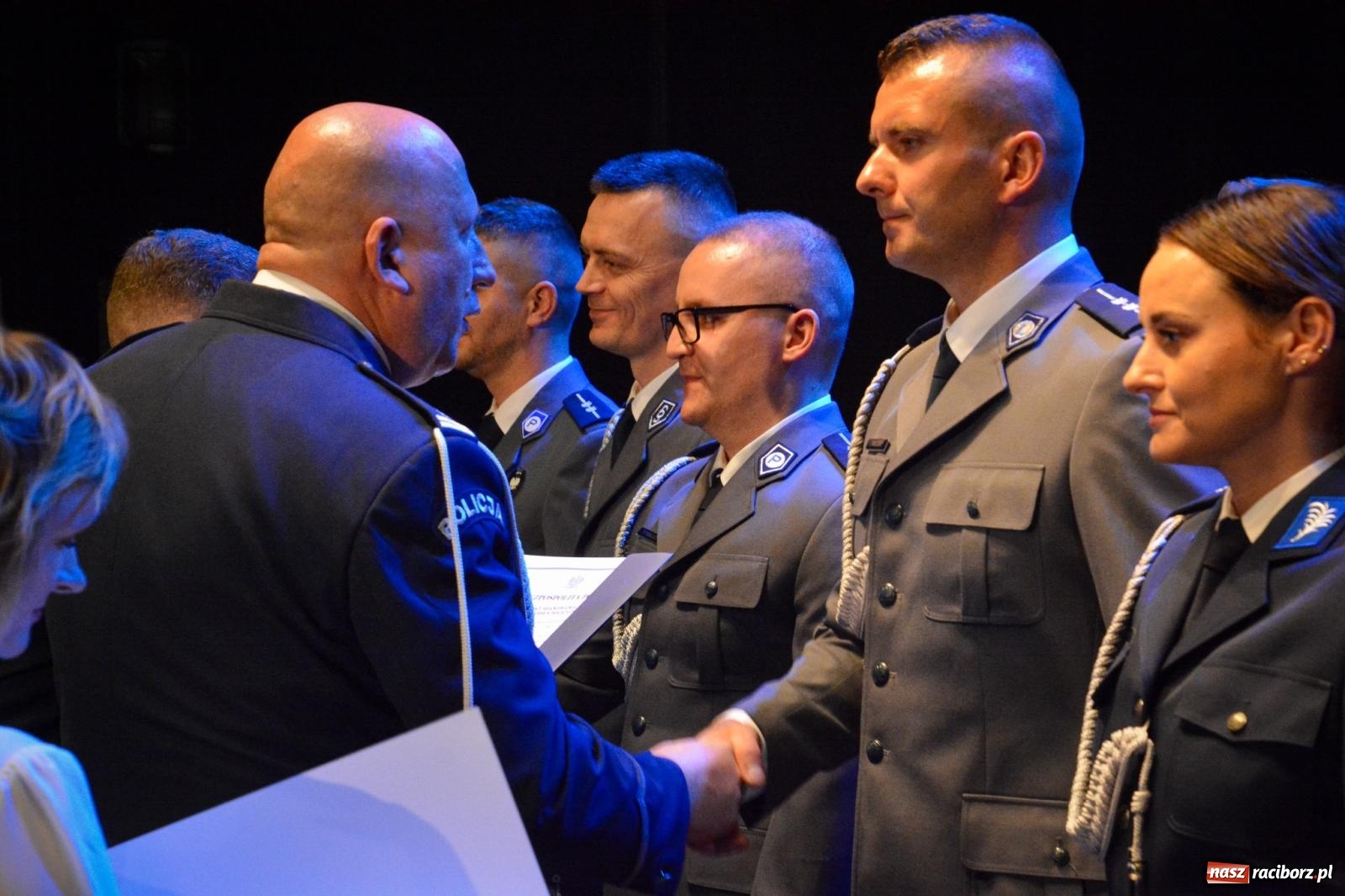 Zdjęcie w galerii na portalu naszraciborz.pl: Raciborskie obchody Święta Policji w 100-lecie służby kobiet – awanse, odznaczenia i podziękowania wiadomości z regionu