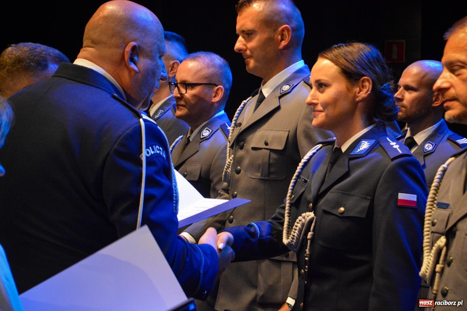 Zdjęcie w galerii na portalu naszraciborz.pl: Raciborskie obchody Święta Policji w 100-lecie służby kobiet – awanse, odznaczenia i podziękowania wiadomości z regionu