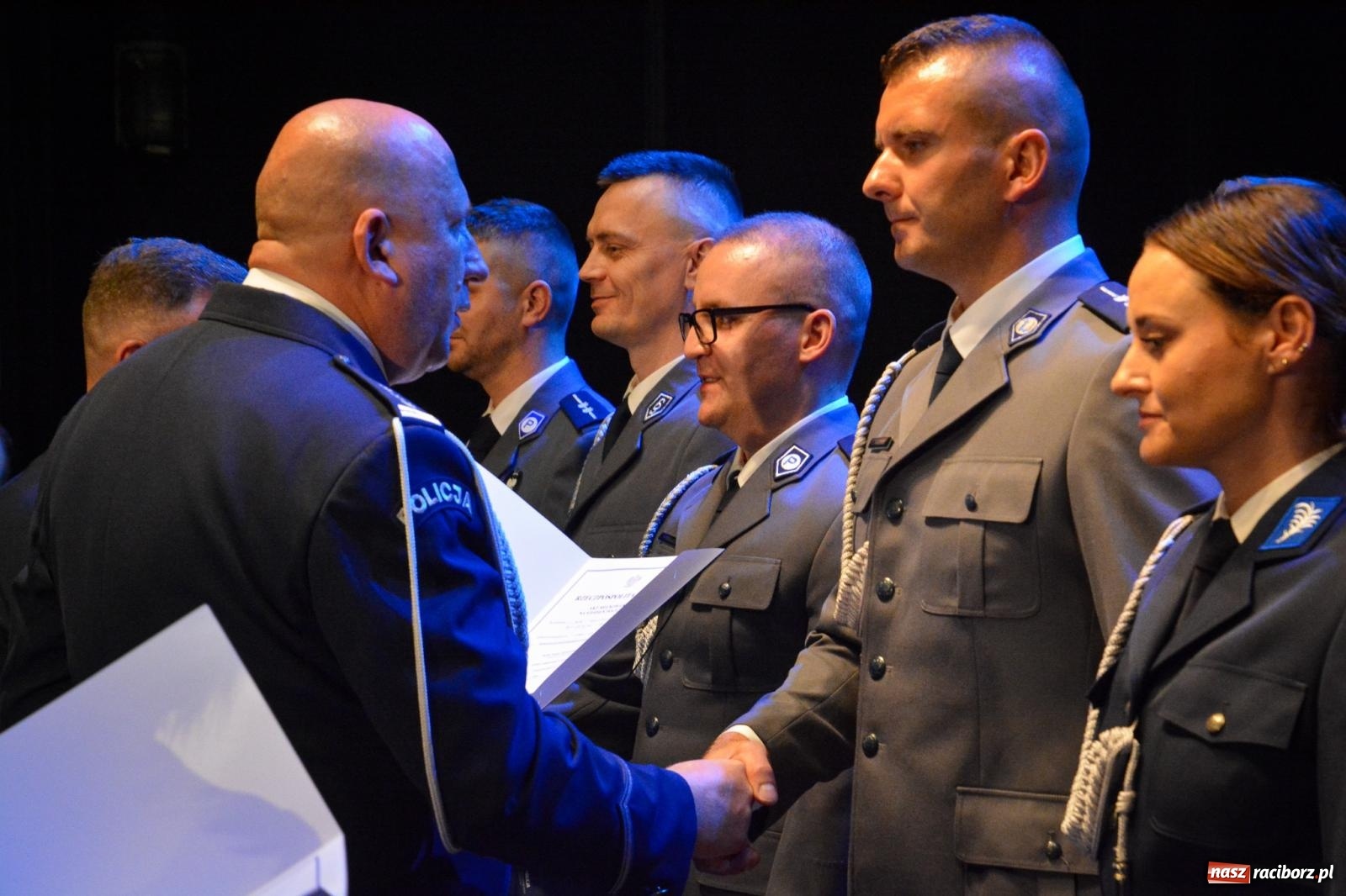 Zdjęcie w galerii na portalu naszraciborz.pl: Raciborskie obchody Święta Policji w 100-lecie służby kobiet – awanse, odznaczenia i podziękowania wiadomości z regionu
