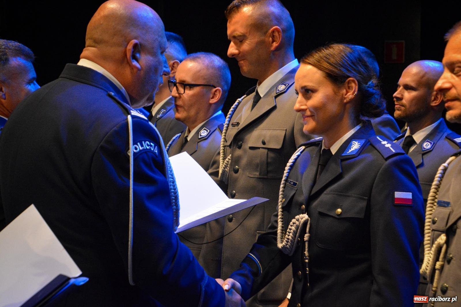 Zdjęcie w galerii na portalu naszraciborz.pl: Raciborskie obchody Święta Policji w 100-lecie służby kobiet – awanse, odznaczenia i podziękowania wiadomości z regionu