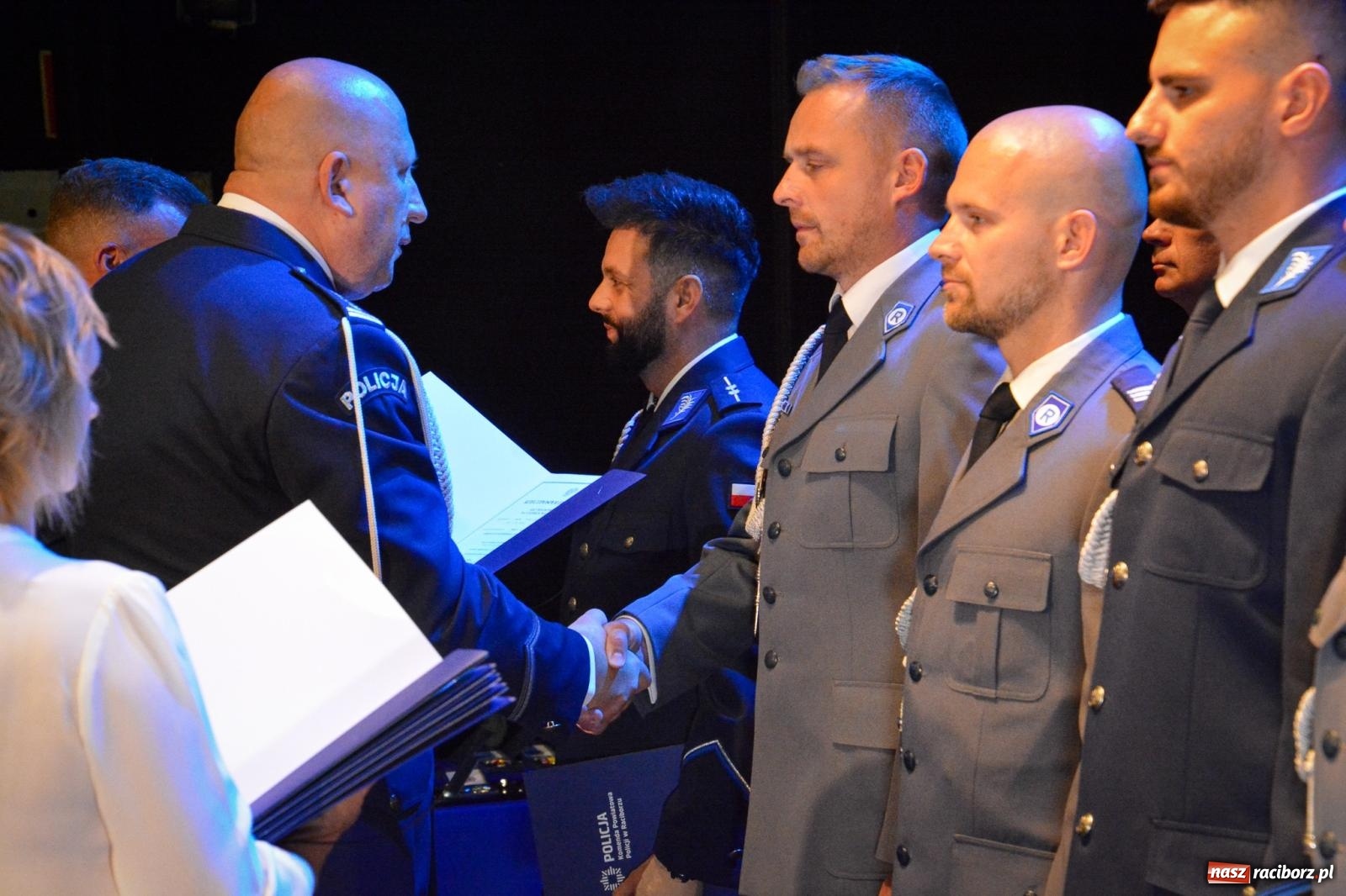 Zdjęcie w galerii na portalu naszraciborz.pl: Raciborskie obchody Święta Policji w 100-lecie służby kobiet – awanse, odznaczenia i podziękowania wiadomości z regionu