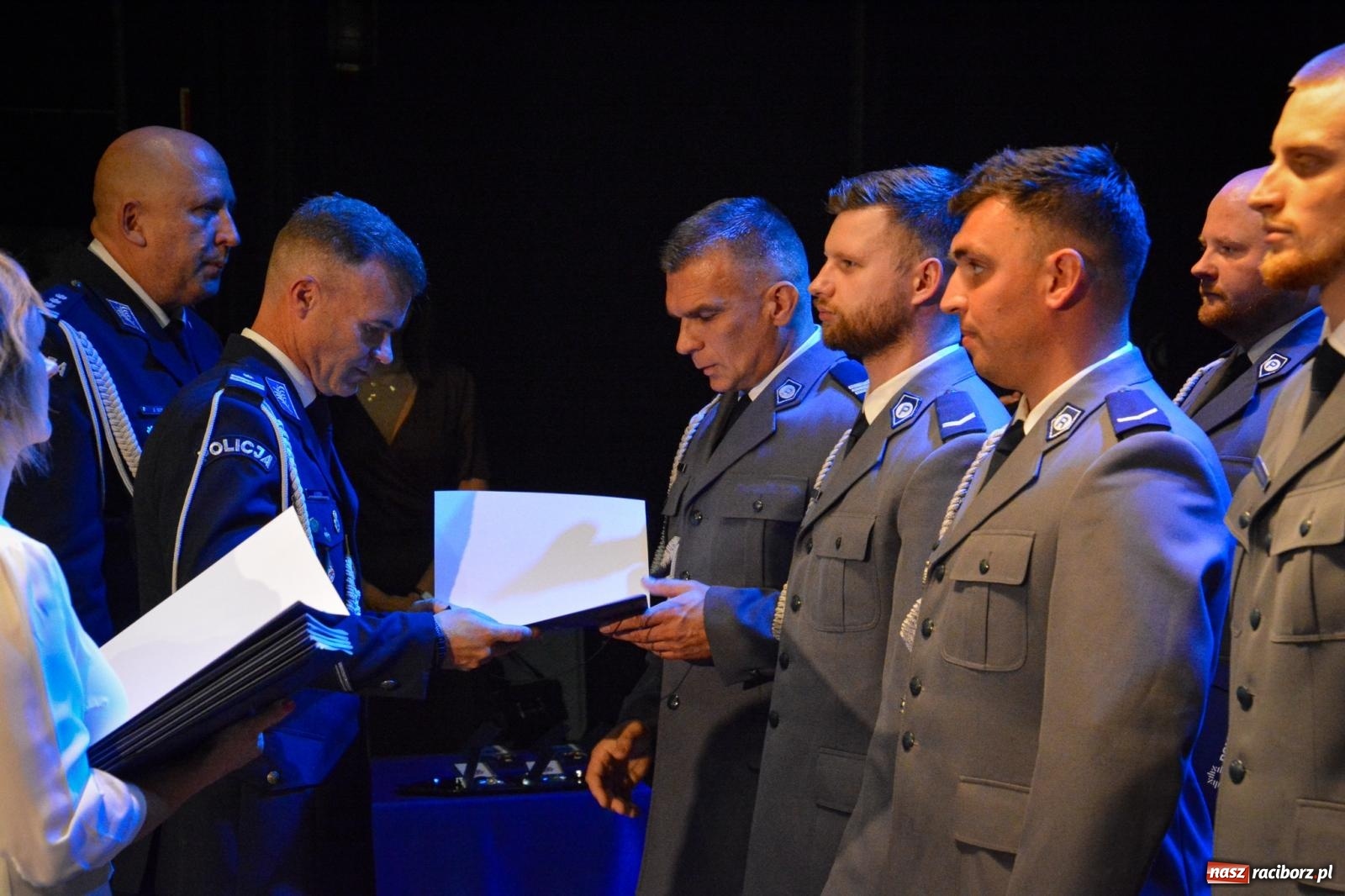 Zdjęcie w galerii na portalu naszraciborz.pl: Raciborskie obchody Święta Policji w 100-lecie służby kobiet – awanse, odznaczenia i podziękowania wiadomości z regionu