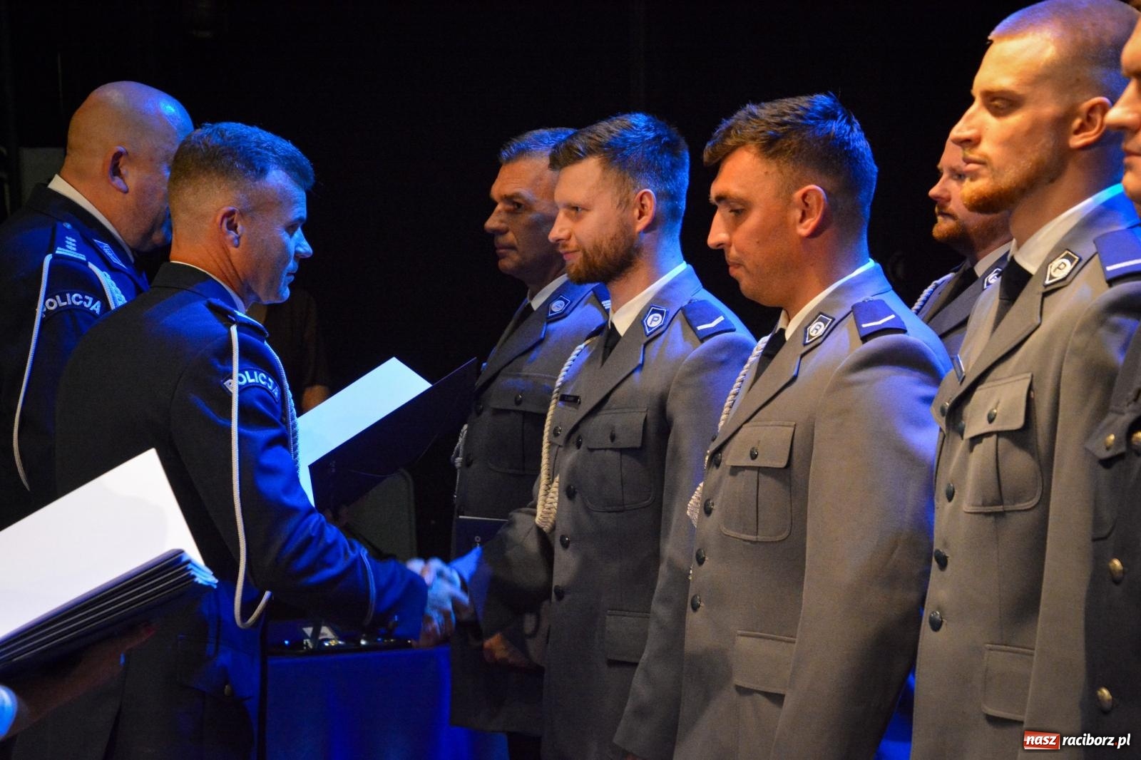 Zdjęcie w galerii na portalu naszraciborz.pl: Raciborskie obchody Święta Policji w 100-lecie służby kobiet – awanse, odznaczenia i podziękowania wiadomości z regionu