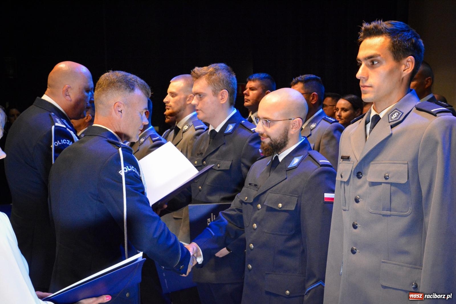 Zdjęcie w galerii na portalu naszraciborz.pl: Raciborskie obchody Święta Policji w 100-lecie służby kobiet – awanse, odznaczenia i podziękowania wiadomości z regionu