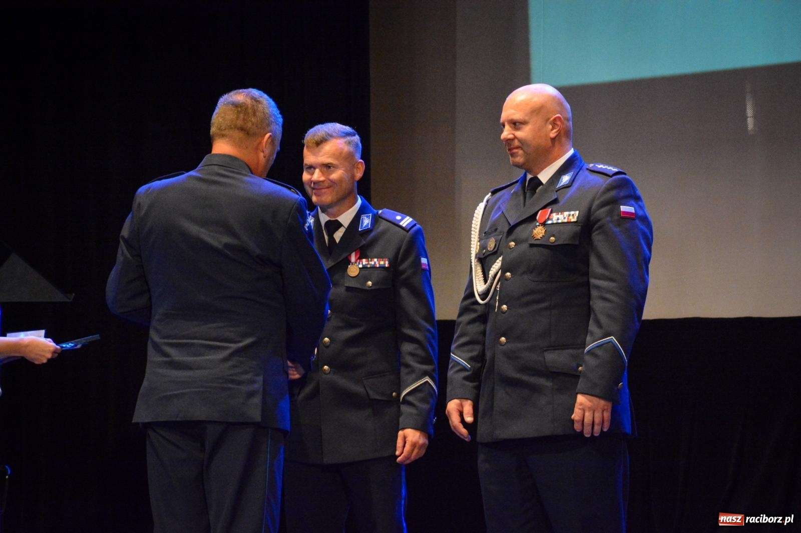 Zdjęcie w galerii na portalu naszraciborz.pl: Raciborskie obchody Święta Policji w 100-lecie służby kobiet – awanse, odznaczenia i podziękowania wiadomości z regionu