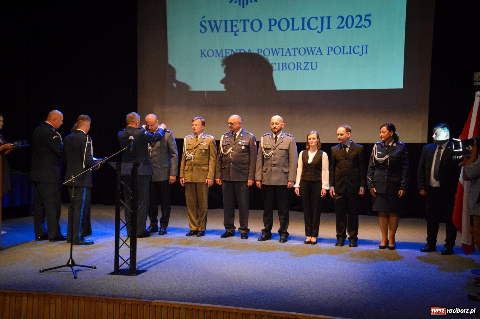 Zdjęcie w galerii na portalu naszraciborz.pl: Raciborskie obchody Święta Policji w 100-lecie służby kobiet – awanse, odznaczenia i podziękowania wiadomości z regionu