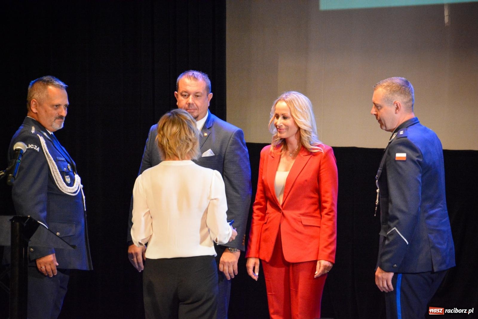 Zdjęcie w galerii na portalu naszraciborz.pl: Raciborskie obchody Święta Policji w 100-lecie służby kobiet – awanse, odznaczenia i podziękowania wiadomości z regionu