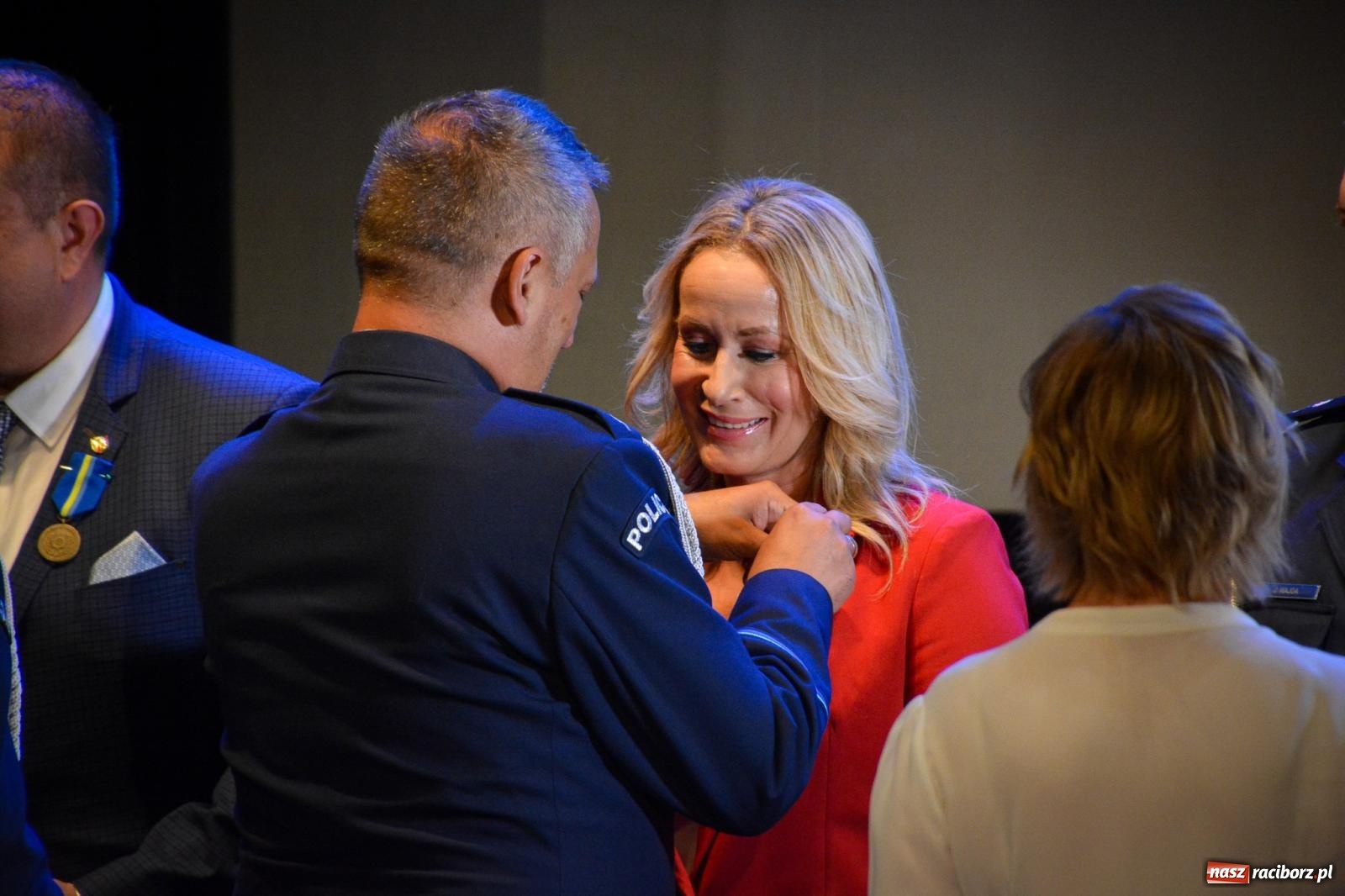 Zdjęcie w galerii na portalu naszraciborz.pl: Raciborskie obchody Święta Policji w 100-lecie służby kobiet – awanse, odznaczenia i podziękowania wiadomości z regionu