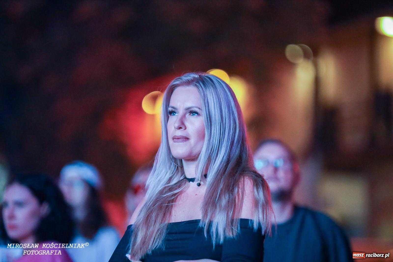 Zdjęcie w galerii na portalu naszraciborz.pl: Full Moon Festival rozświetla raciborski zamek. Elektroniczna muzyka, światła i setki uczestników wiadomości z regionu