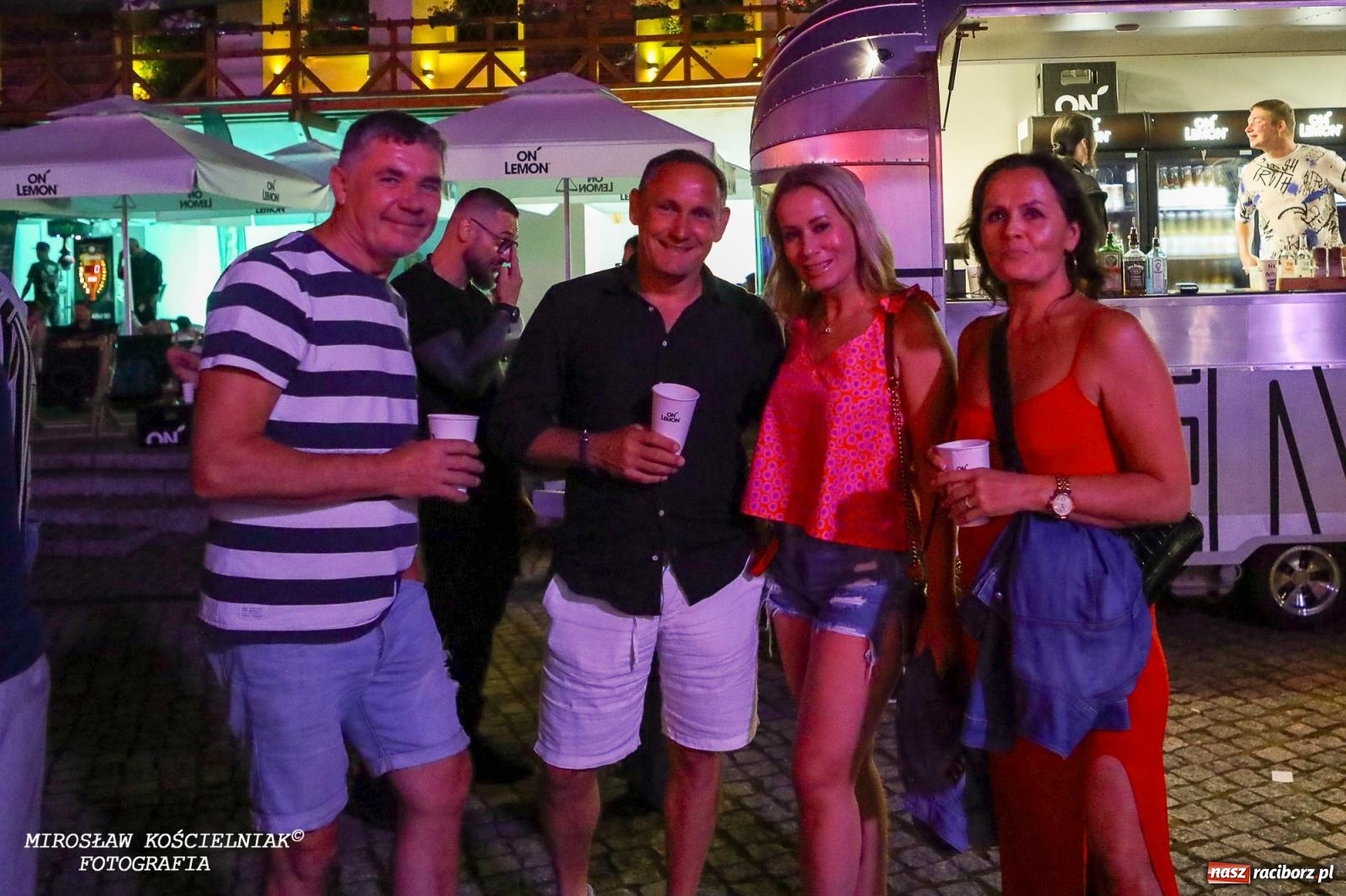 Zdjęcie w galerii na portalu naszraciborz.pl: Full Moon Festival rozświetla raciborski zamek. Elektroniczna muzyka, światła i setki uczestników wiadomości z regionu