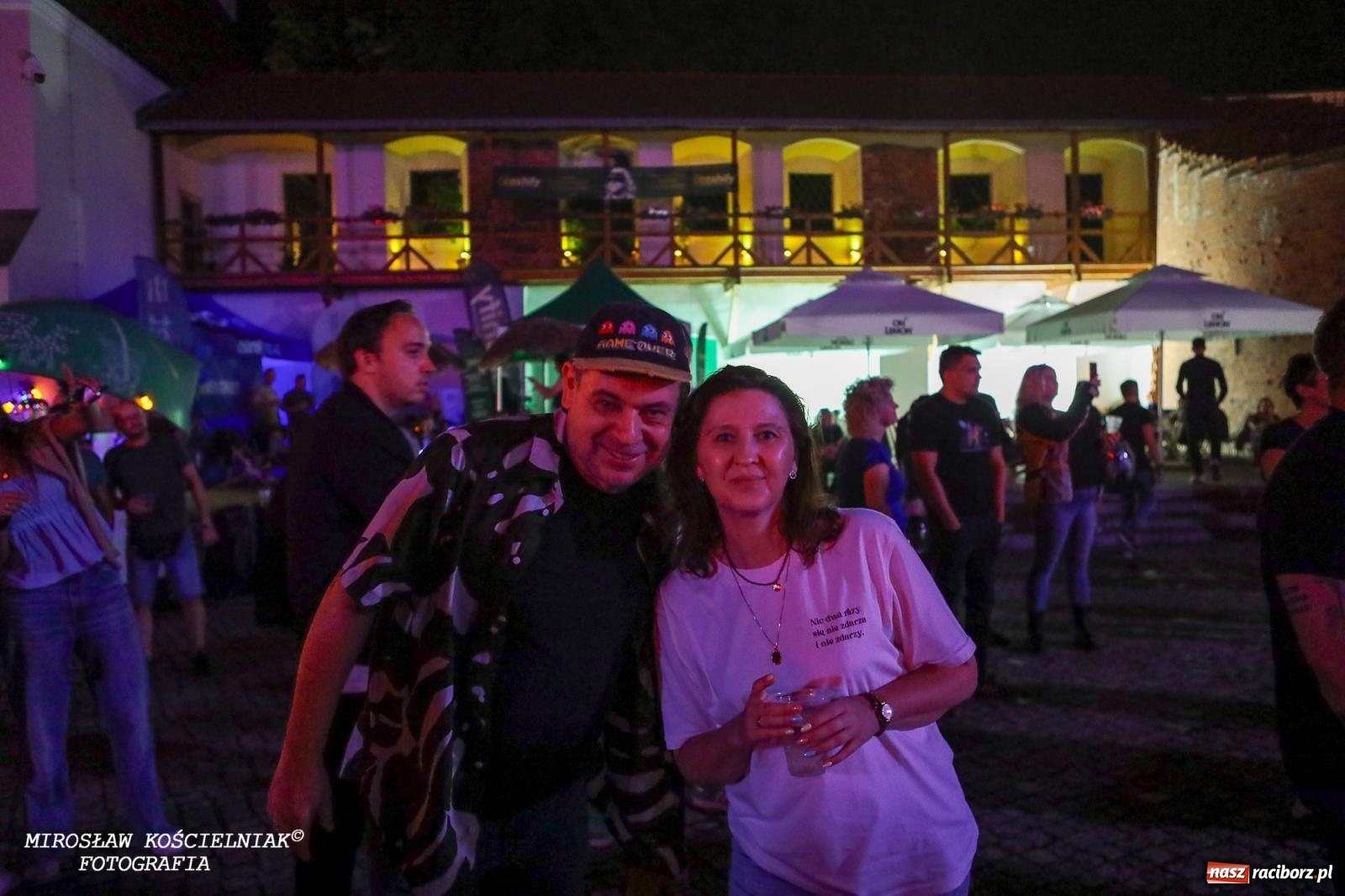 Zdjęcie w galerii na portalu naszraciborz.pl: Full Moon Festival rozświetla raciborski zamek. Elektroniczna muzyka, światła i setki uczestników wiadomości z regionu